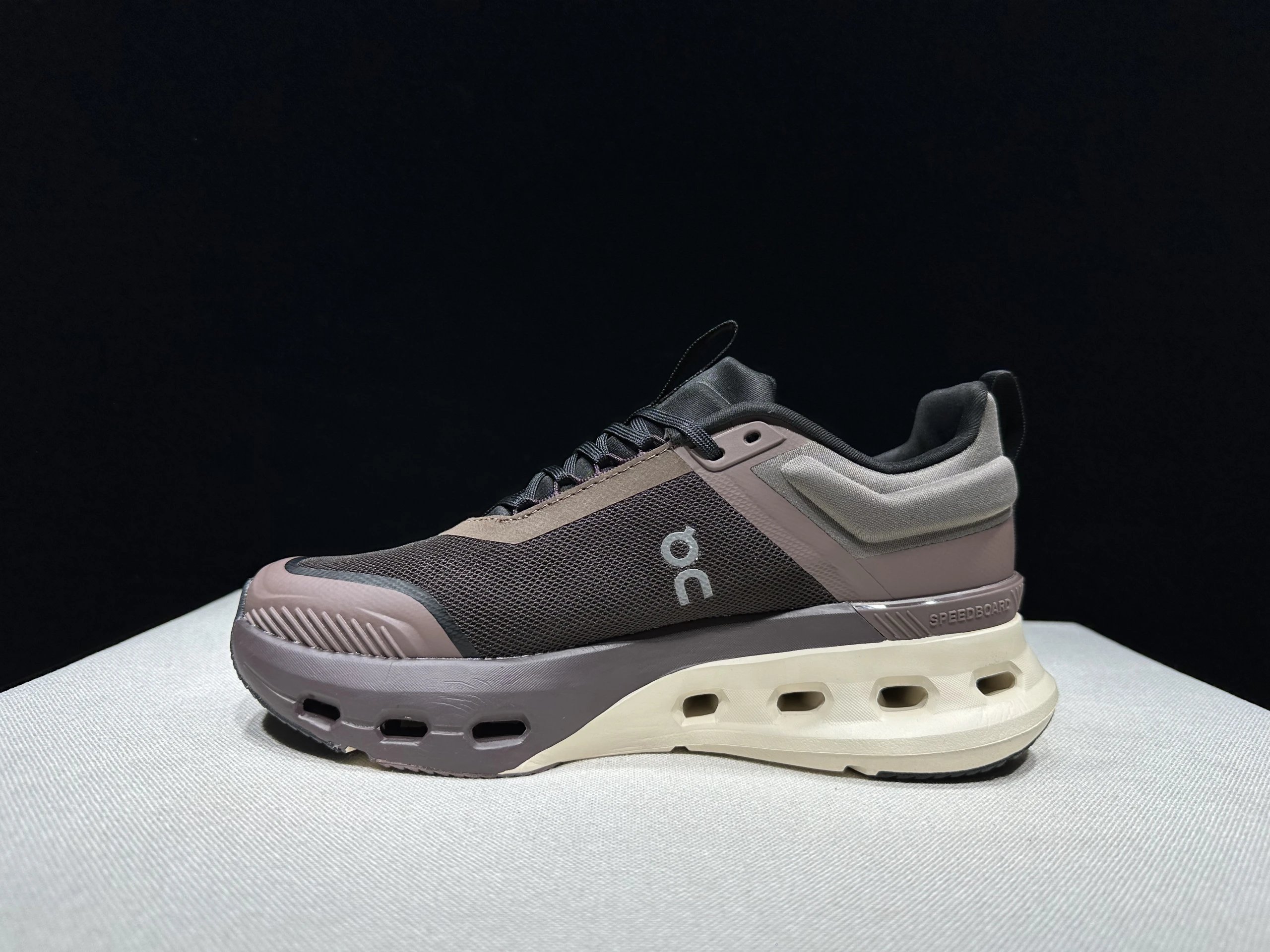 On Sneakers Cloudsurfer Trail 2 WP image 6