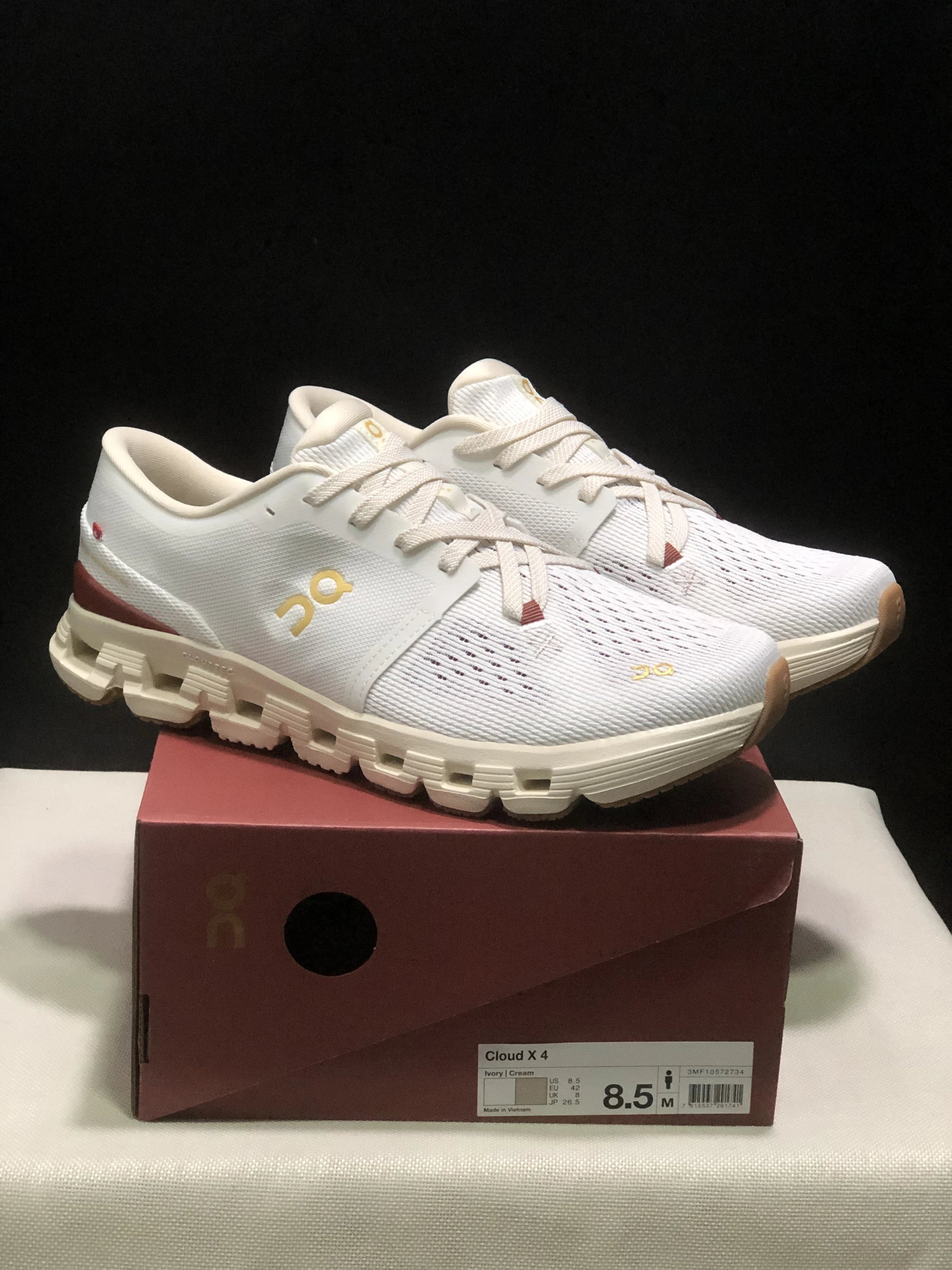 On Sneakers Cloud X 4 — 28