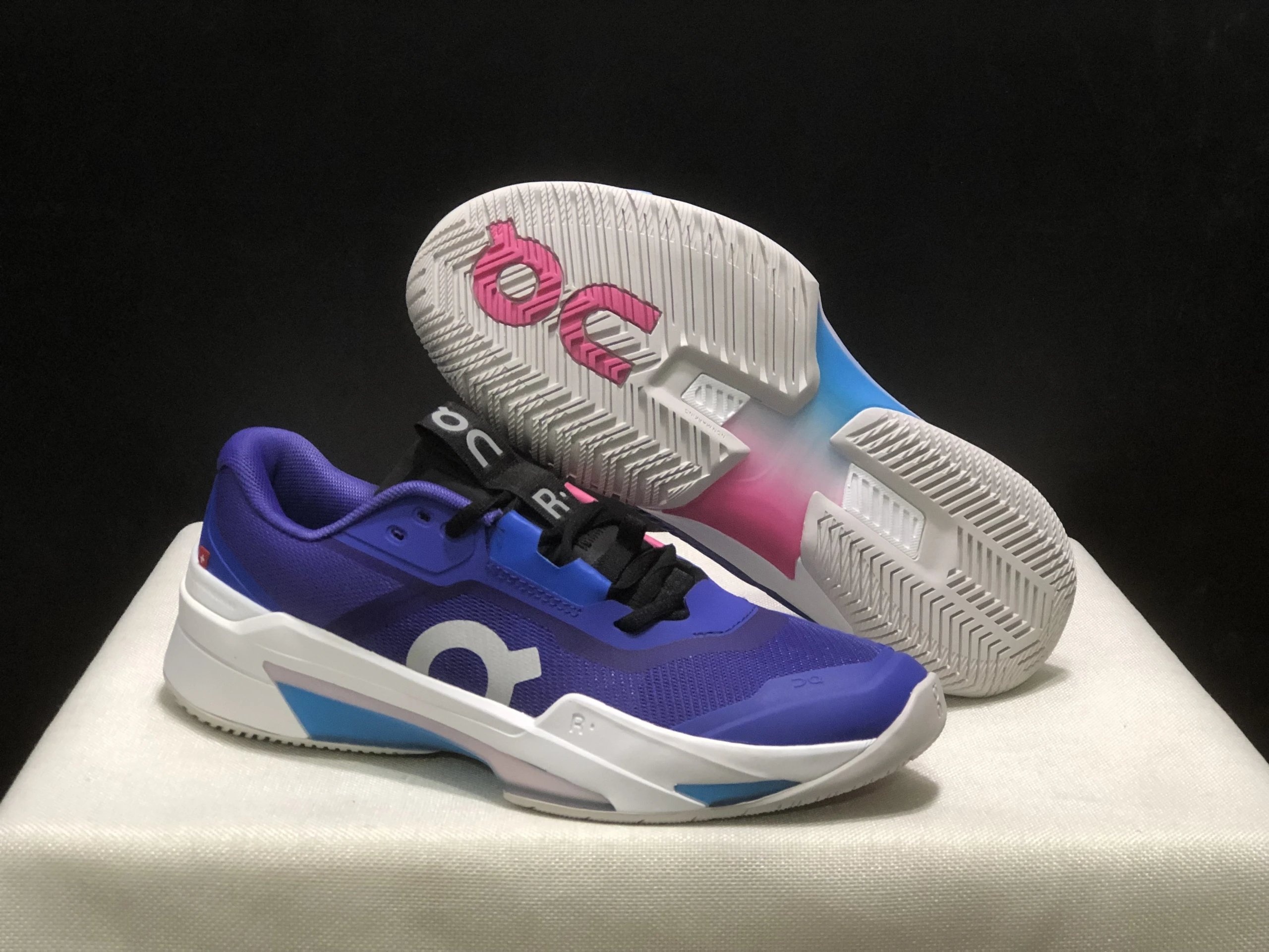On Cloudsurfer Max / THE ROGER Pro Fire — 16