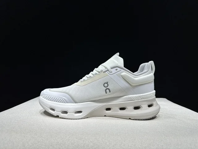 On Sneakers Cloudsurfer Trail 2 WP product detail image 5