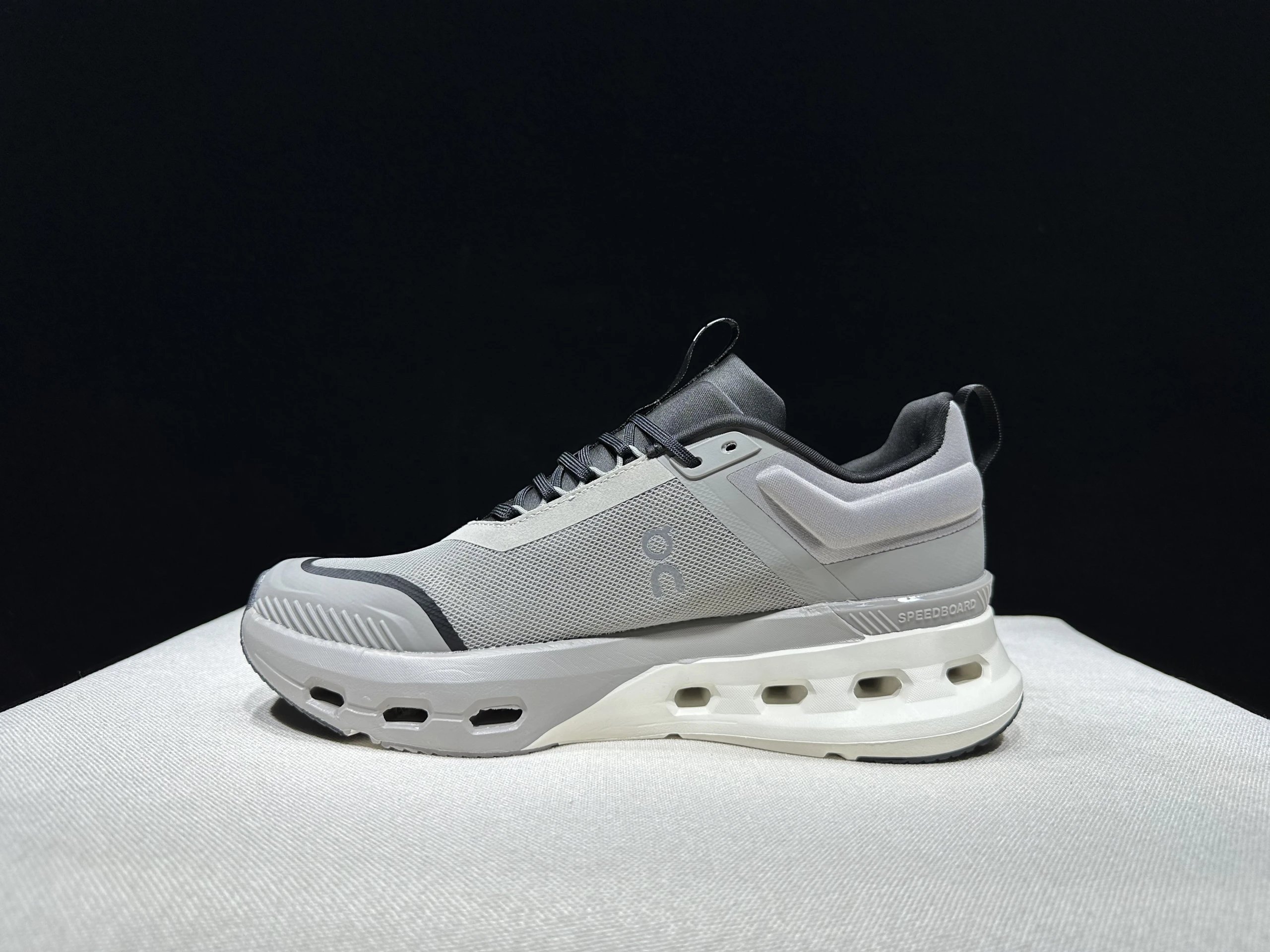 On Sneakers Cloudsurfer Trail 2 WP — 21
