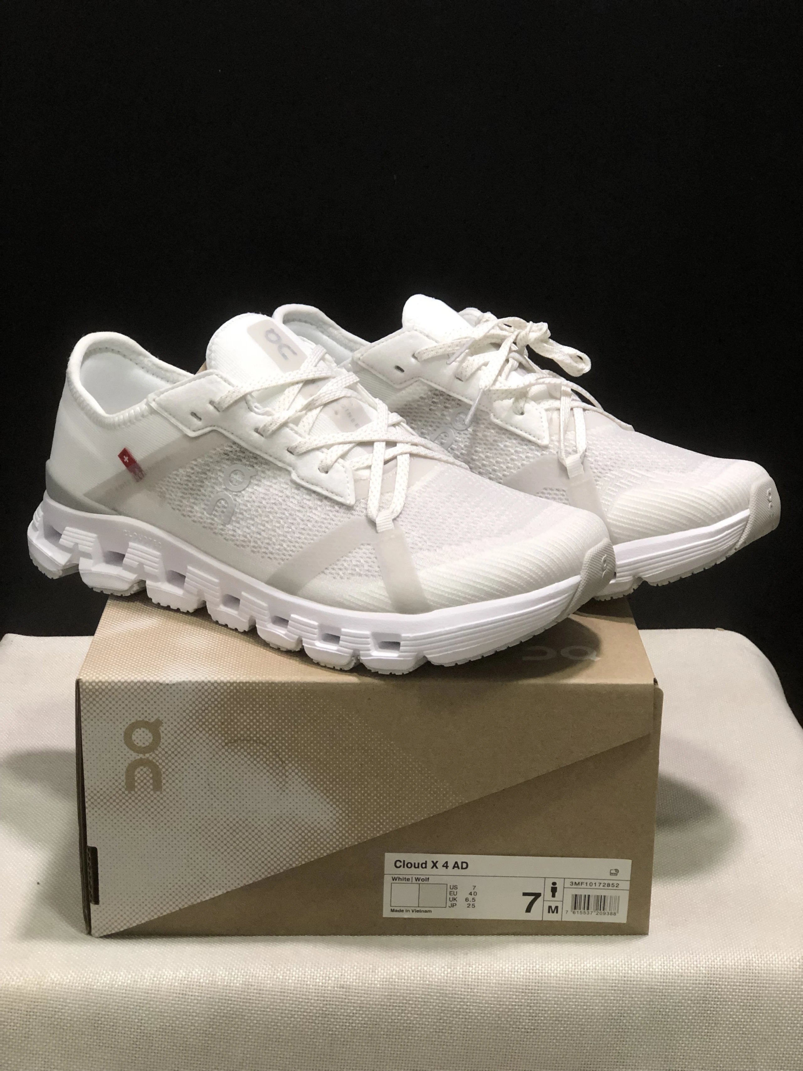 On Sneakers Cloud X 4 — 18