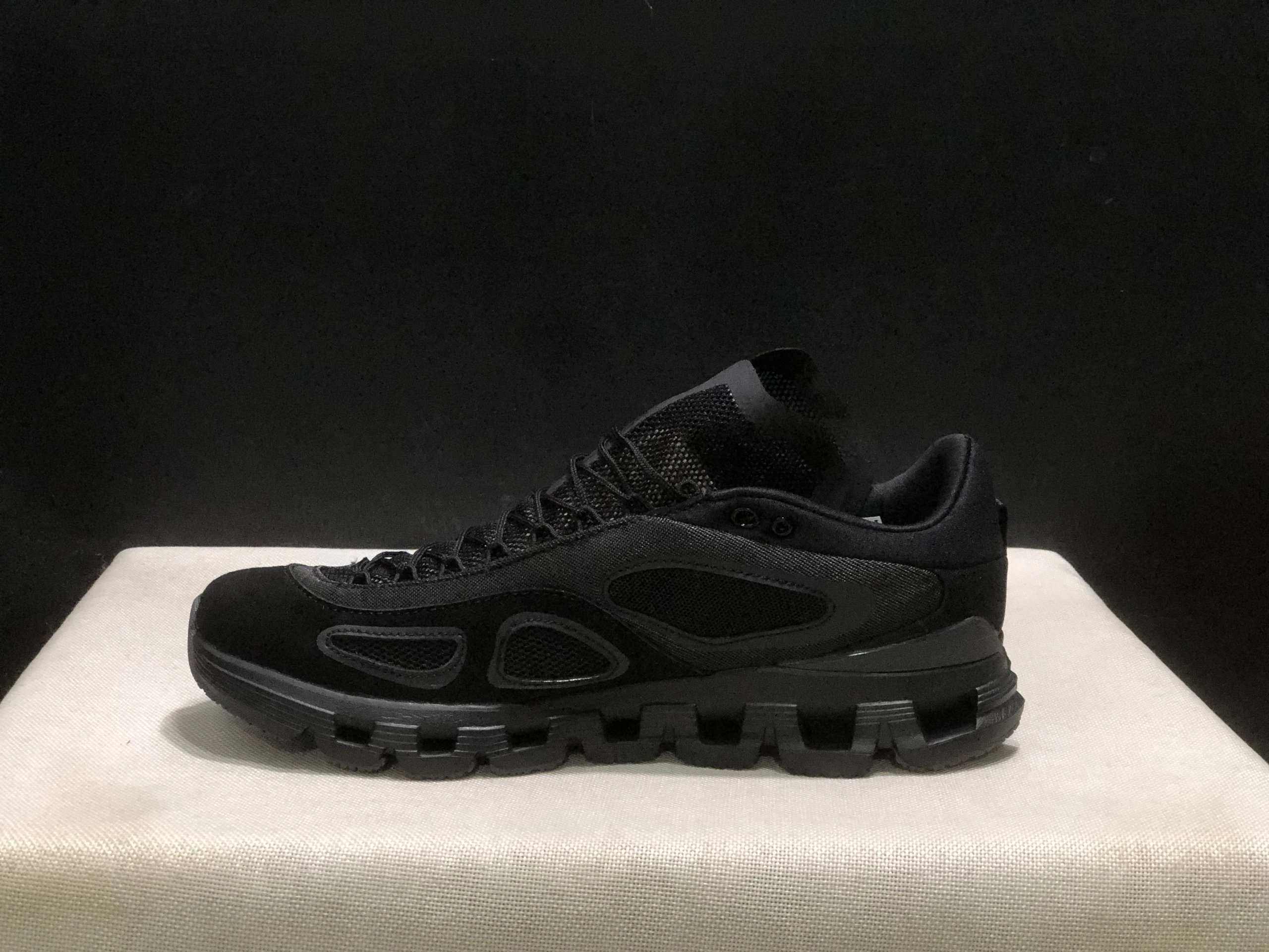 On Sneakers Cloudsurfer Trail 2 WP — 28
