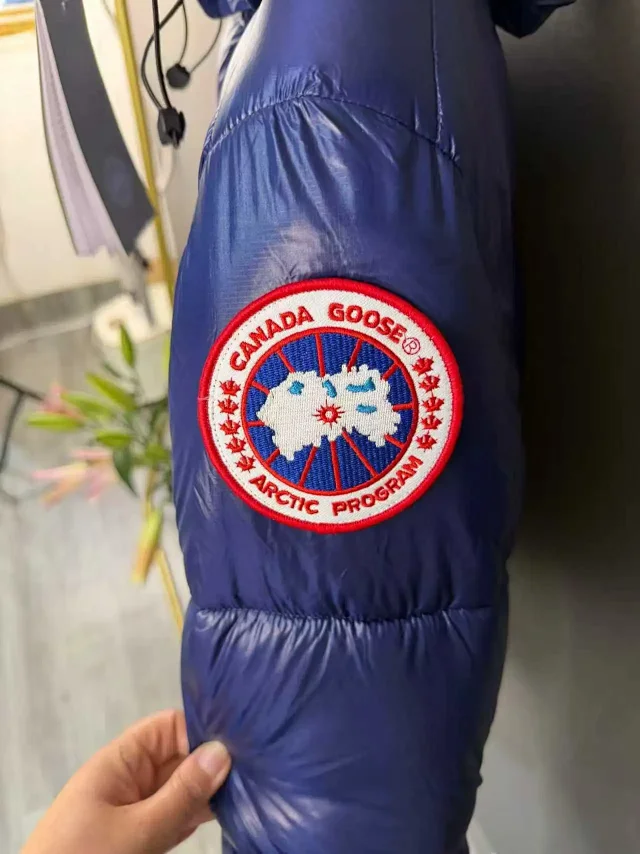 Canada Goose Down Jackets Quilted puffer jacket with Arctic Program sleeve patch product detail image 36