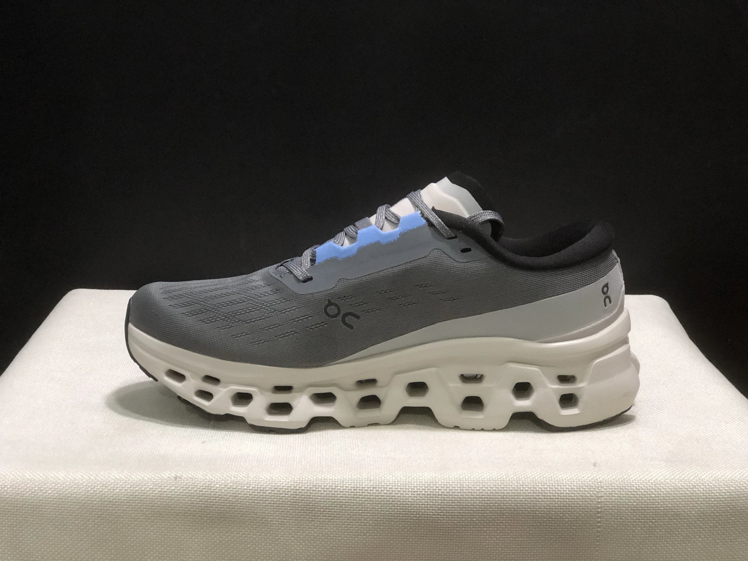 On Sneakers Cloudmonster 3 image 8