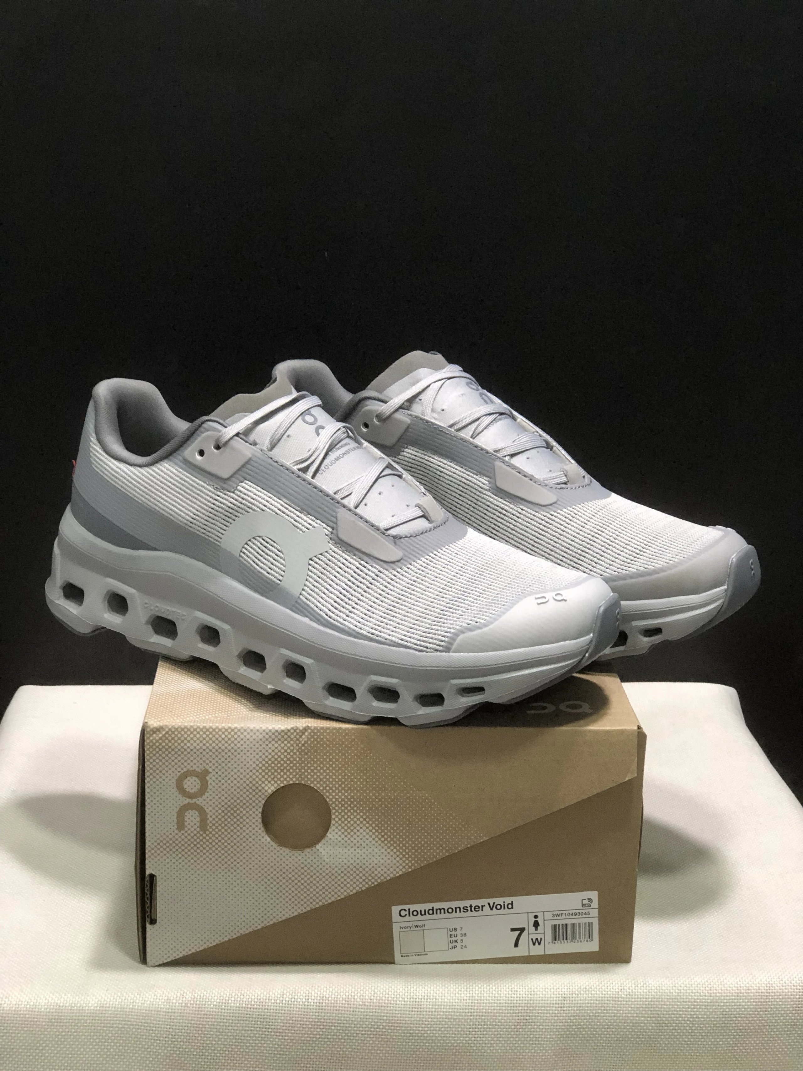 On Cloudsurfer Max / THE ROGER Pro Fire — 23