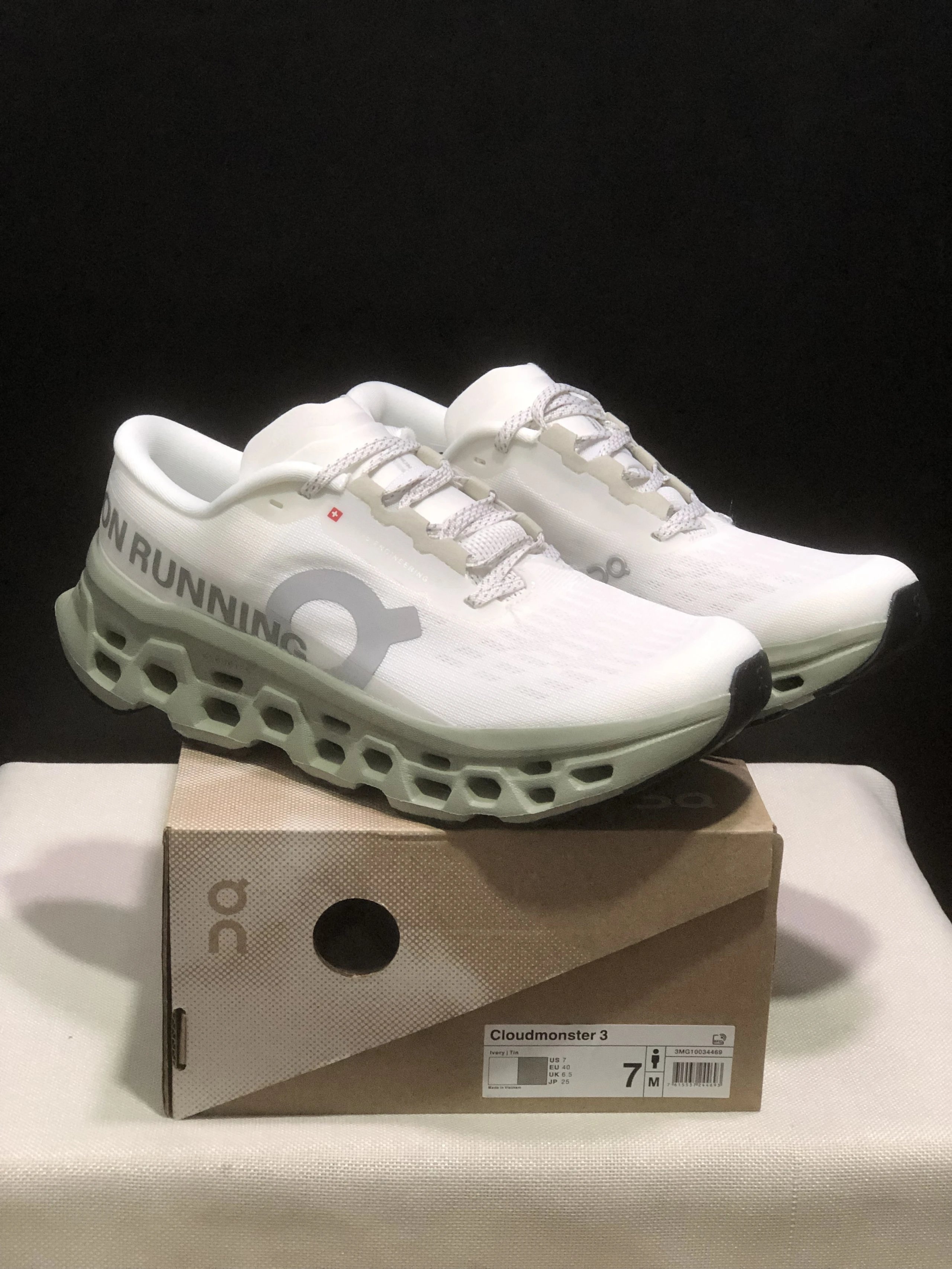 On Sneakers Cloudmonster 3 — 22