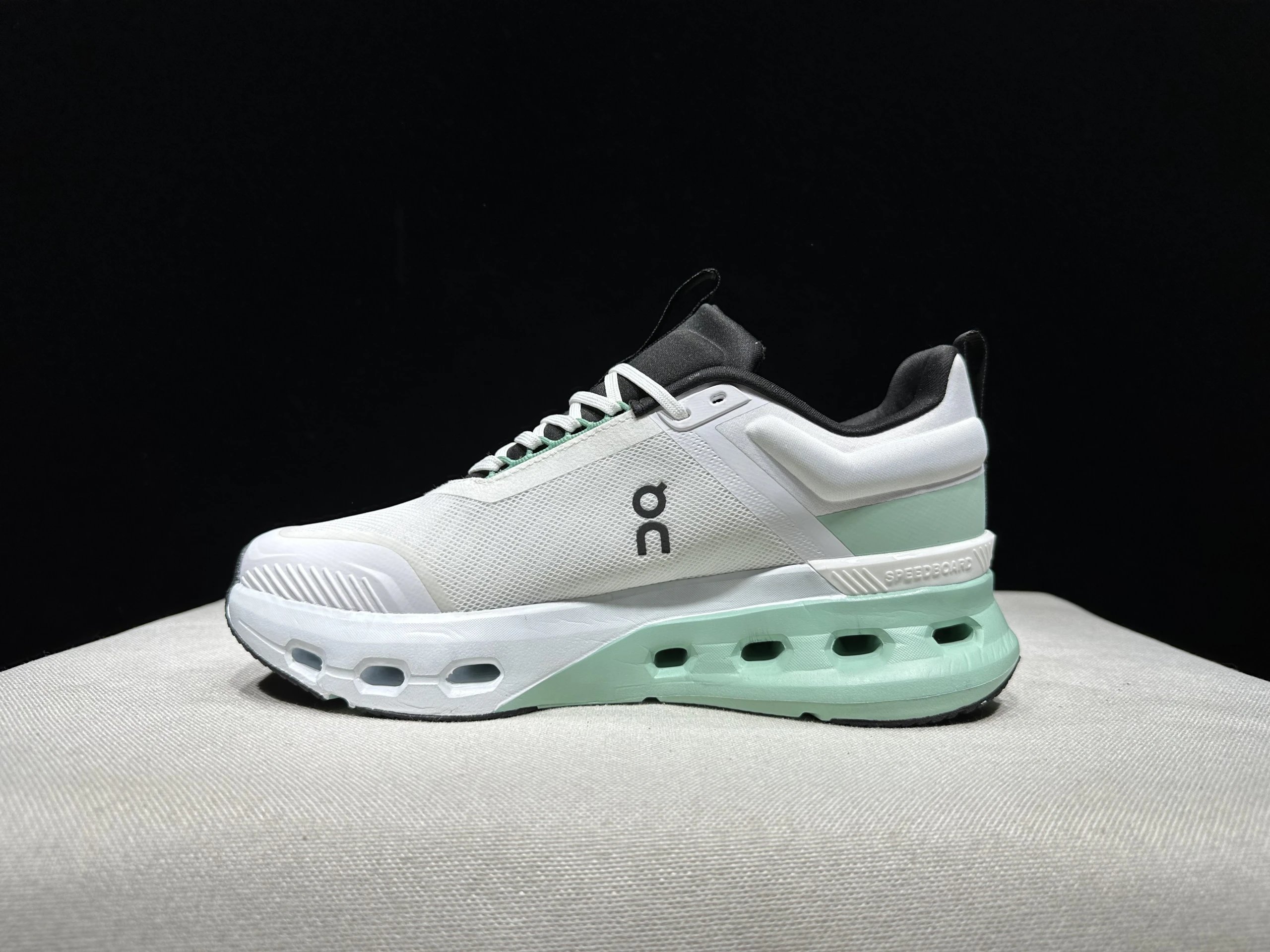 On Sneakers Cloudsurfer Trail 2 WP — 32