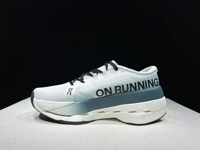 On Sneakers Cloudsurfer Max product detail image 13