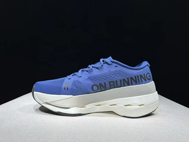 On Sneakers Cloudsurfer Max product detail image 4