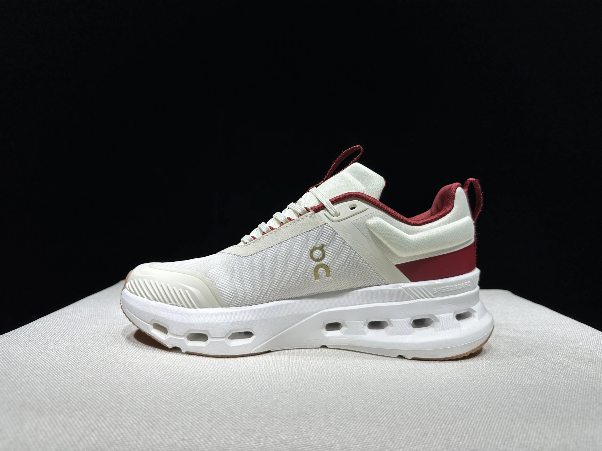 On Sneakers Cloudsurfer Trail 2 WP — 27