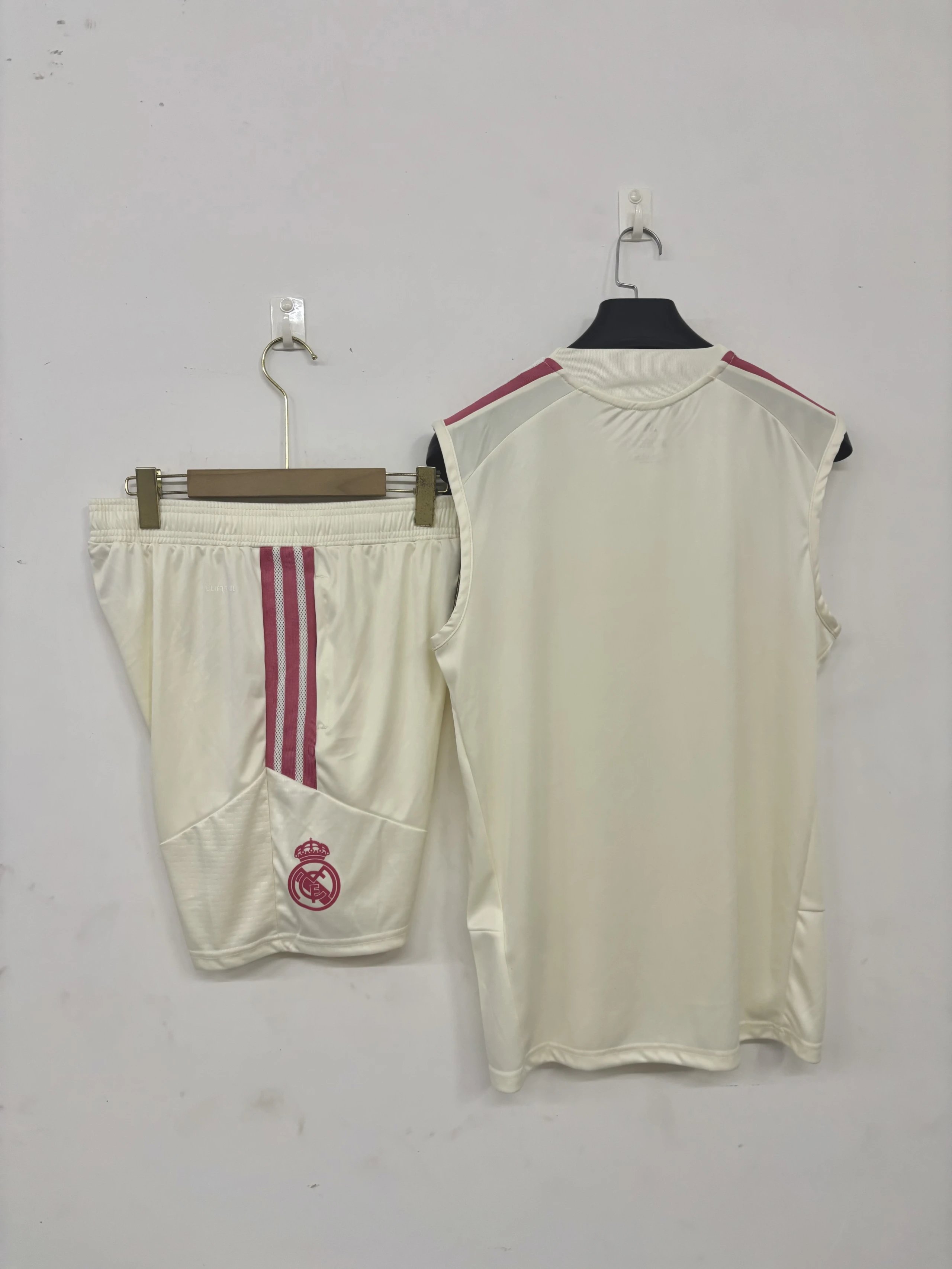 adidas Matching Sets Football training vest and shorts set image 3