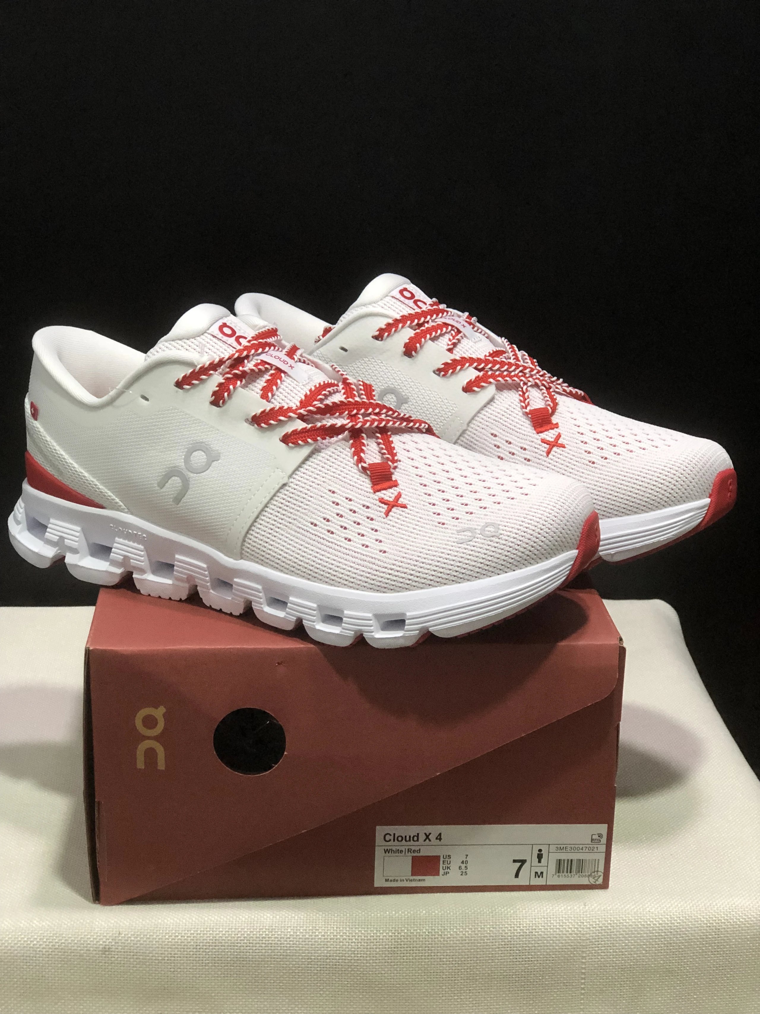On Sneakers Cloud X 4 — 39