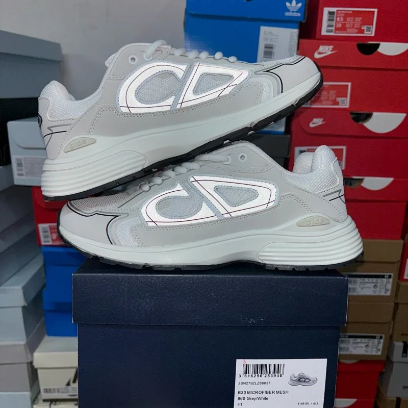 Running Shoes — Item 4743 listing image