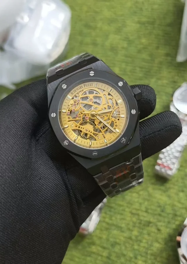 Audemars Piguet Watches Royal Oak automatic watch with octagonal bezel and integrated bracelet product detail image 7