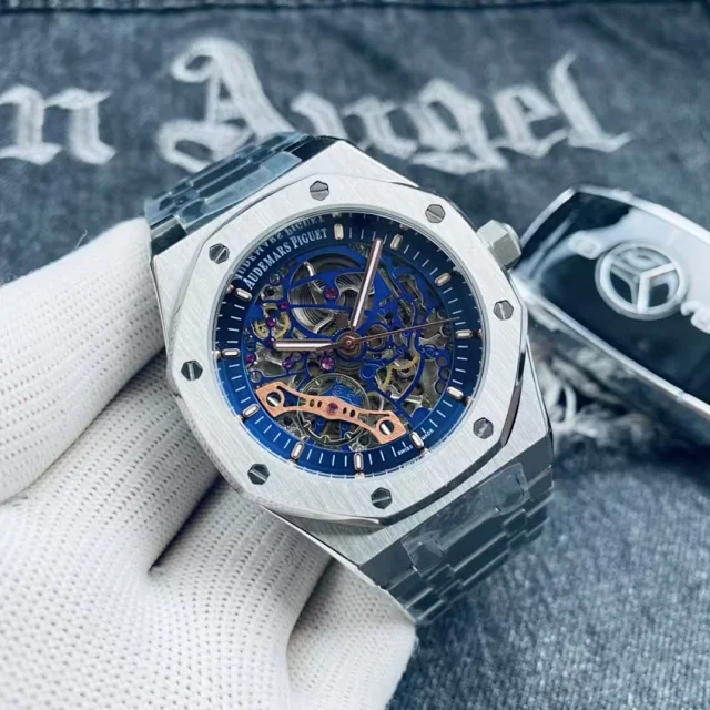 Audemars Piguet Watches Royal Oak automatic watch with octagonal bezel and integrated bracelet product detail image 1