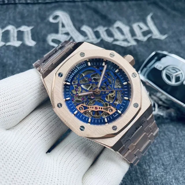Audemars Piguet Watches Royal Oak automatic watch with octagonal bezel and integrated bracelet product detail image 2
