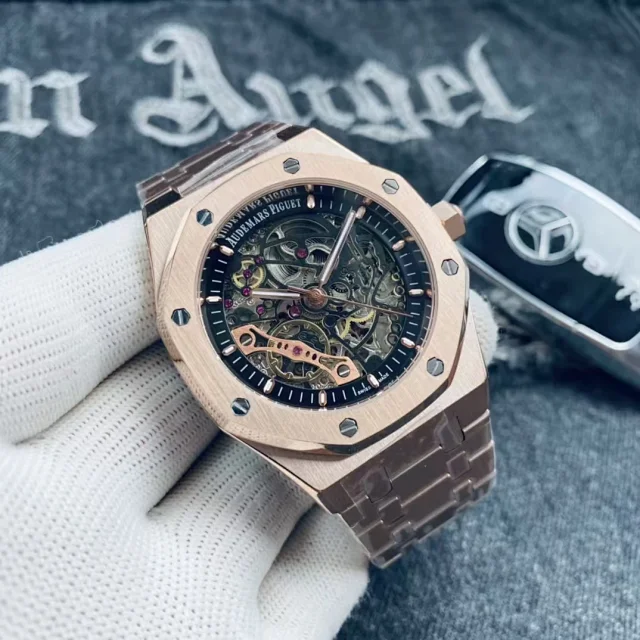 Audemars Piguet Watches Royal Oak automatic watch with octagonal bezel and integrated bracelet product detail image 4