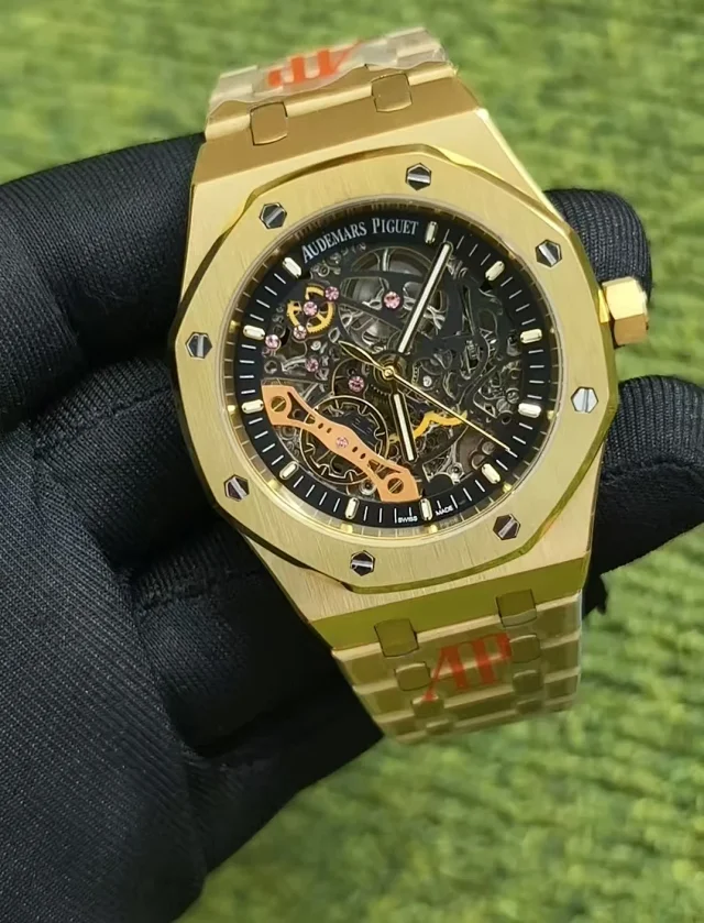 Audemars Piguet Watches Royal Oak automatic watch with octagonal bezel and integrated bracelet product detail image 8