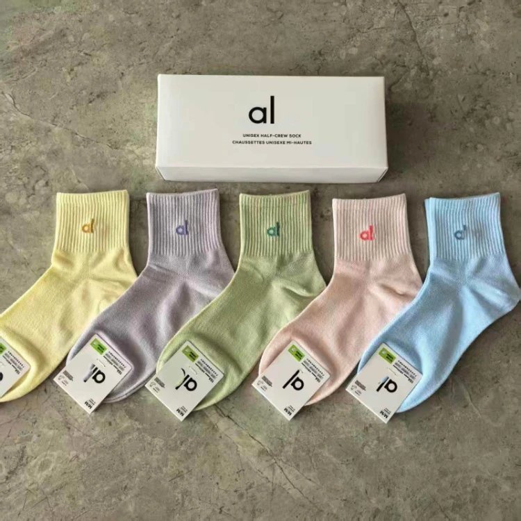 Alo Socks Unisex Half-Crew Ribbed Logo image 2