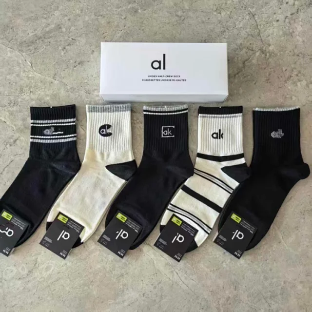 Alo Socks Unisex Half-Crew Ribbed Logo product detail image 5