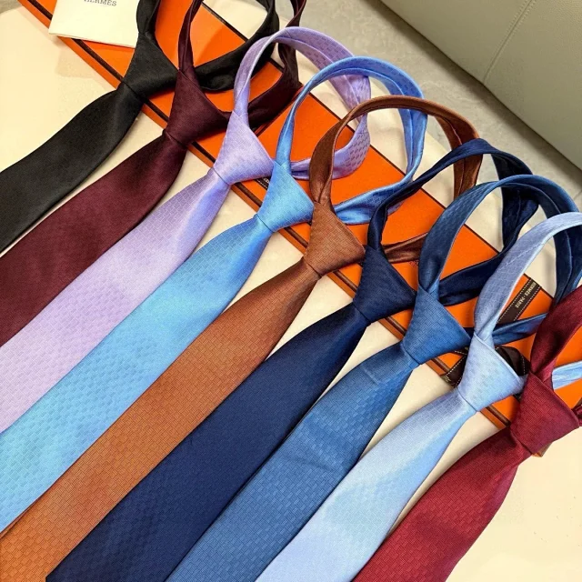 Hermès Ties Jacquard-Woven Padlock Motif Tie product detail image 7