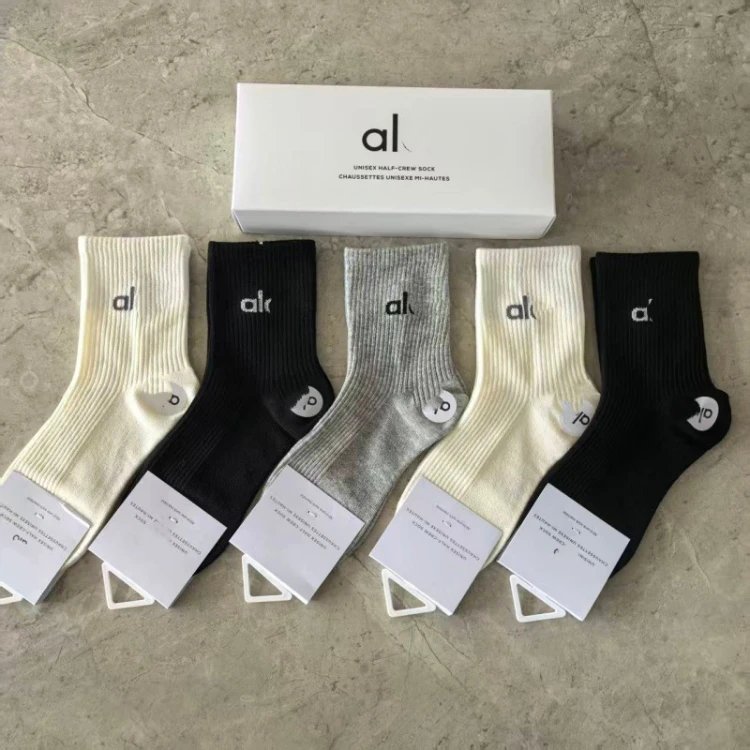 Alo Socks Unisex Half-Crew Ribbed Logo — SKU-13