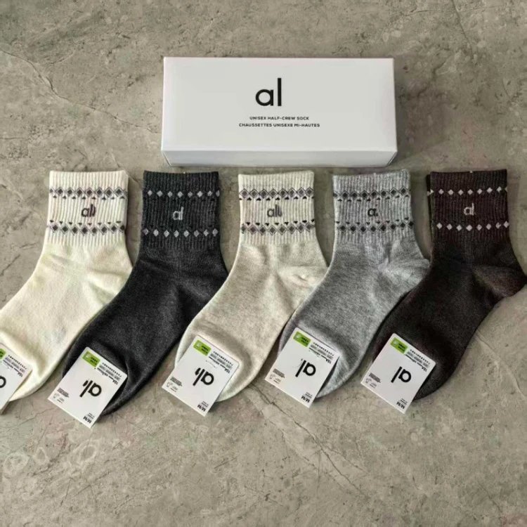 Alo Socks Unisex Half-Crew Ribbed Logo — SKU-17