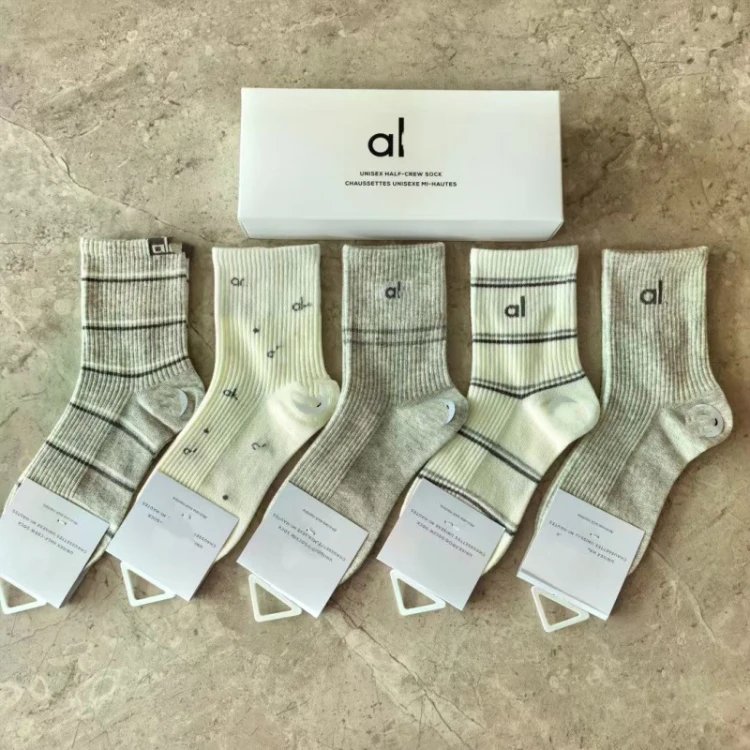 Alo Socks Unisex Half-Crew Ribbed Logo — SKU-26