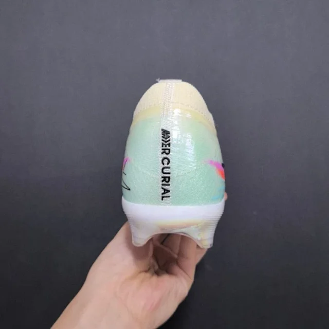 Nike Mercurial football cleats product detail image 4