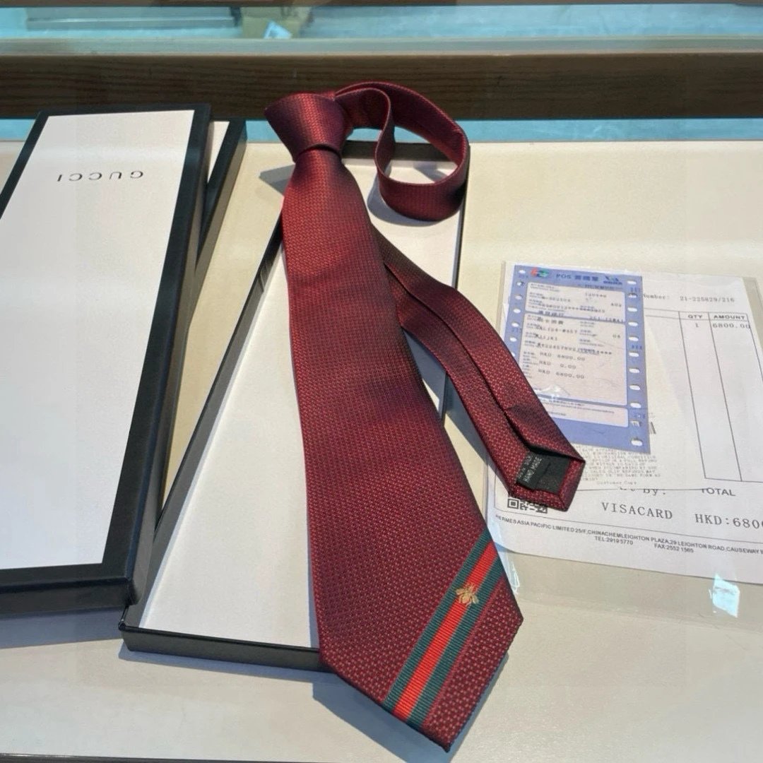 Gucci Ties Jacquard-woven tie with green-red web stripe and bee motif — Red