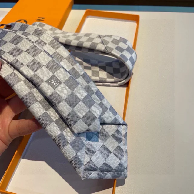 Louis Vuitton Ties Checkered Jacquard Tie product detail image 7