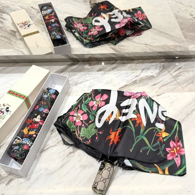 Gucci Floral Mickey Mouse Print Folding Umbrella product detail image 3