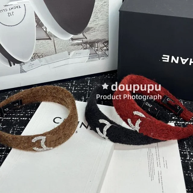 Chanel Uncategorized Plush wide headband with crystal Double C motif product detail image 4