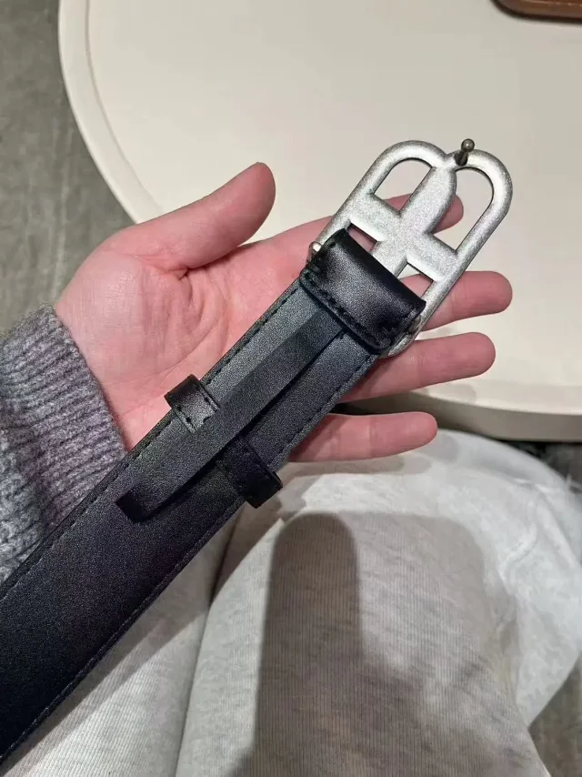 Balenciaga Belts BB-logo buckle leather belt product detail image 2