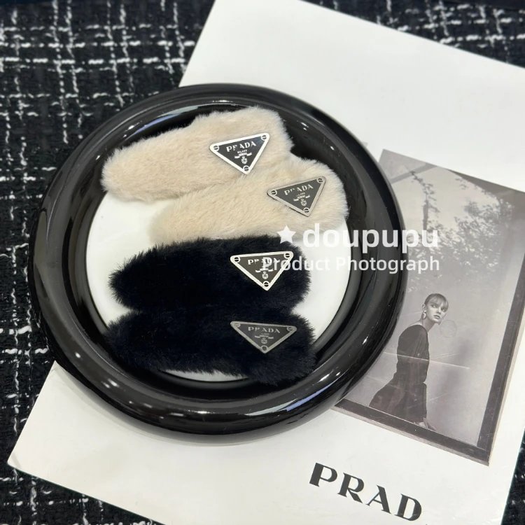 Chanel Uncategorized 6246 Faux-Fur Hair Clip Pair image 5