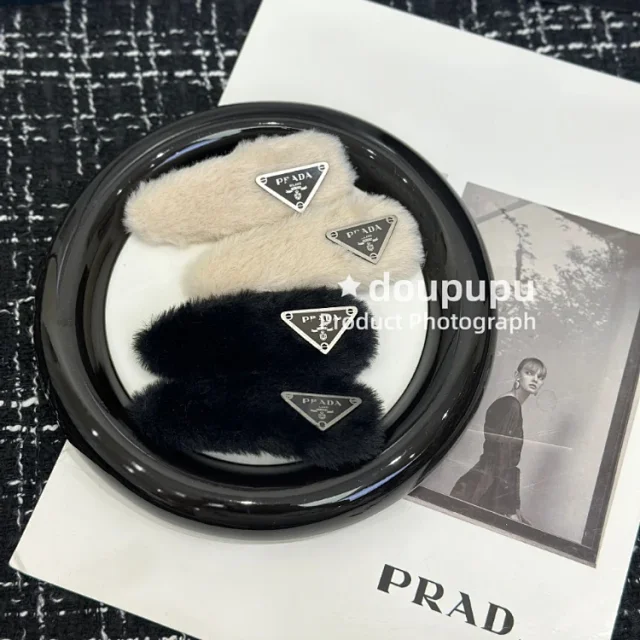 Chanel Uncategorized 6246 Faux-Fur Hair Clip Pair product detail image 5