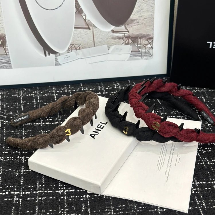 Chanel Uncategorized Braided tooth headband with CC charm image 4