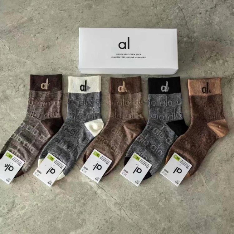 Alo Socks Unisex Half-Crew Ribbed Logo — SKU-12