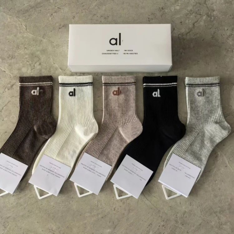 Alo Socks Unisex Half-Crew Ribbed Logo — SKU-06