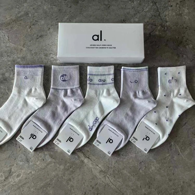 Alo Socks Unisex Half-Crew Ribbed Logo — SKU-38