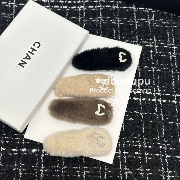 Chanel Uncategorized 6246 Faux-Fur Hair Clip Pair image 3