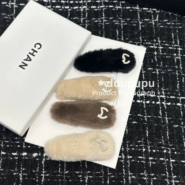 Chanel Uncategorized 6246 Faux-Fur Hair Clip Pair product detail image 3