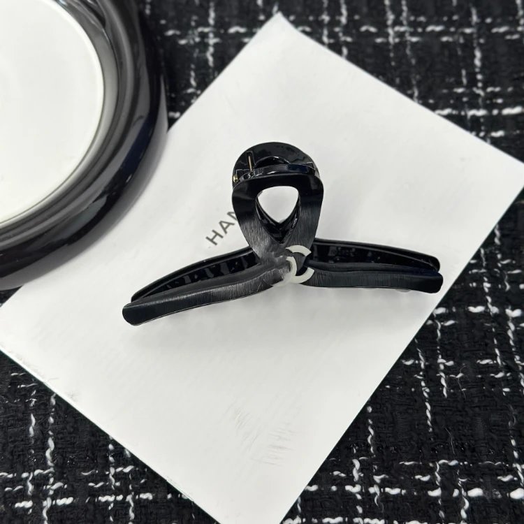 Saint Laurent Uncategorized Metal claw hair clip with YSL monogram image 6