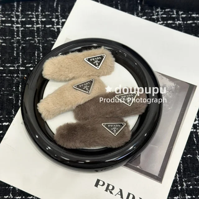 Chanel Uncategorized 6246 Faux-Fur Hair Clip Pair product detail image 6