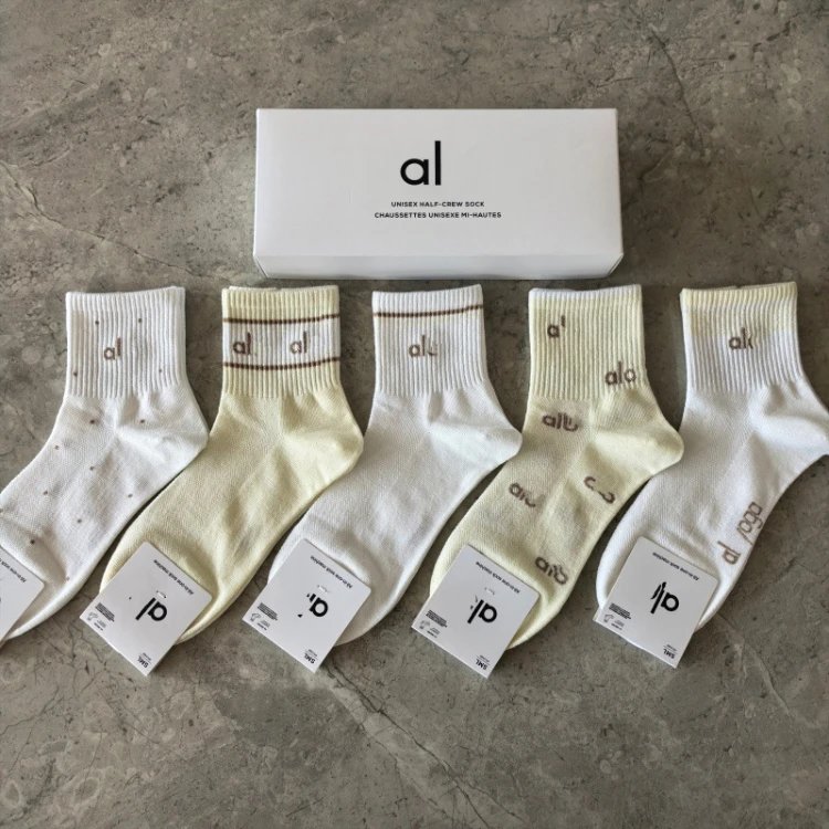 Alo Socks Unisex Half-Crew Ribbed Logo — SKU-40