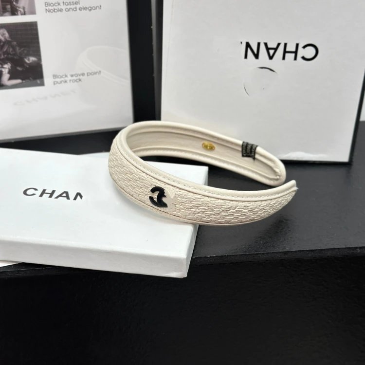 Unbranded Uncategorized Textured Wide Headband with Metal Charm — white