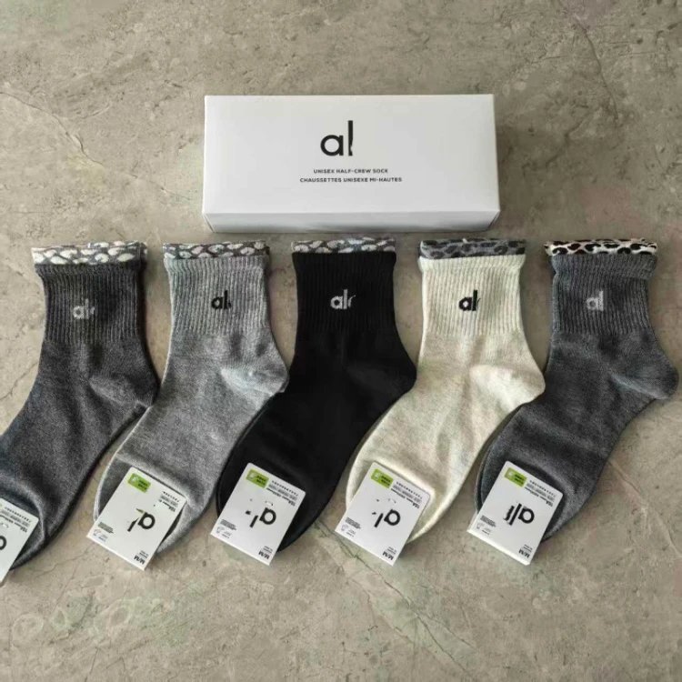 Alo Socks Unisex Half-Crew Ribbed Logo — SKU-23