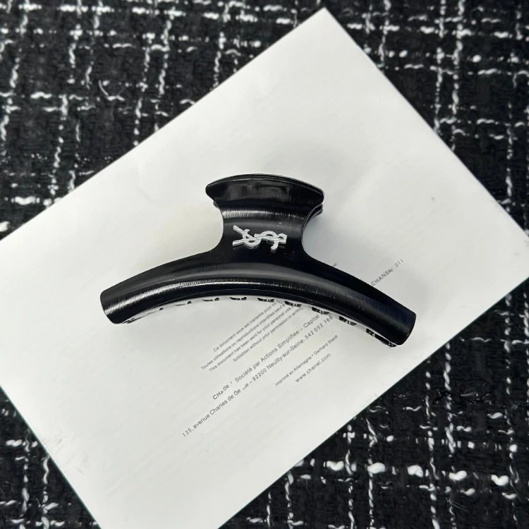 Saint Laurent Uncategorized Metal claw hair clip with YSL monogram — SKU-04-Hanger black grip clip