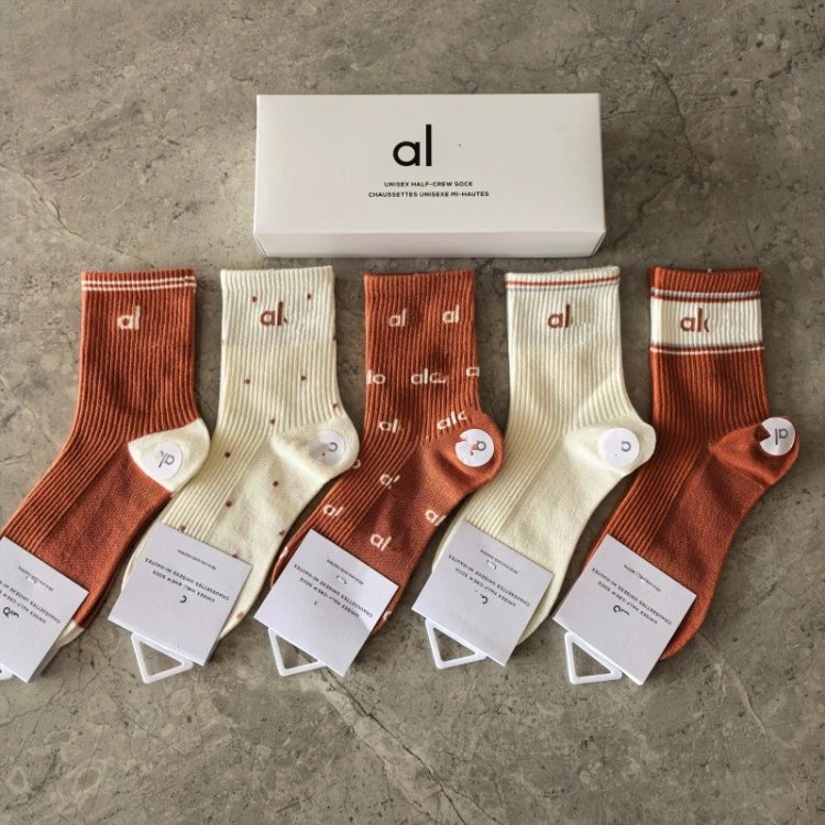 Alo Socks Unisex Half-Crew Ribbed Logo — SKU-28